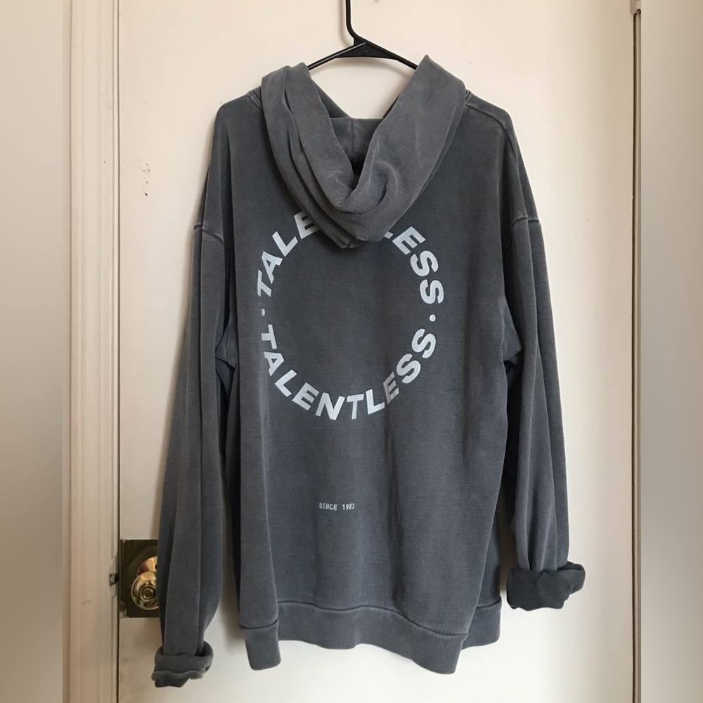 TALENTLESS Circle Logo Sweatshirt